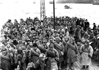 220804_wikimedia_Japanese_Soldiers_Returning_from_Siberia_1946.jpg